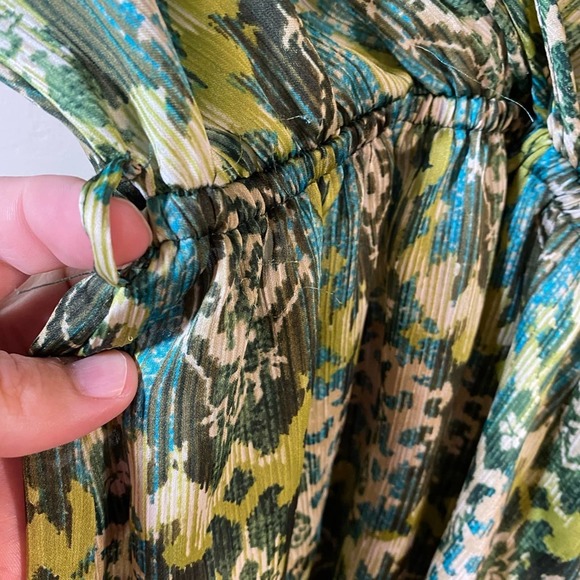 Forever 21 top hobo green v neck Size s/p - Picture 5 of 7